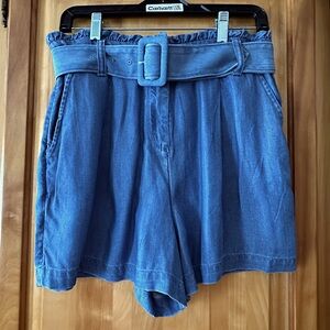 Women's NWT Vineyard Vines belted shorts , size 8, soft denim